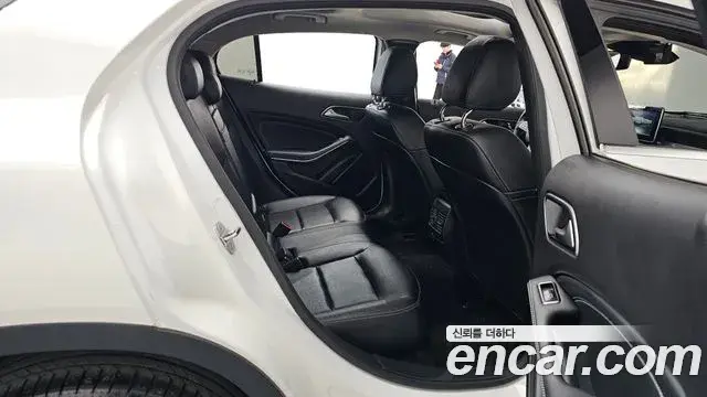Mercedes-Benz GLA-Class 2019 — Фото 12/20