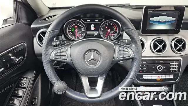 Mercedes-Benz GLA-Class 2019 — Фото 13/20