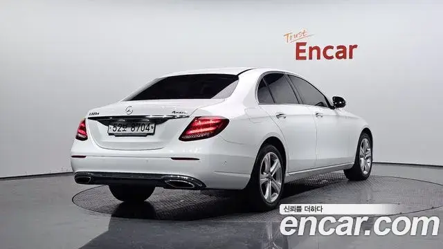 Mercedes-Benz E-Class 2018 — ფოტო 11/20