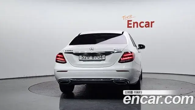 Mercedes-Benz E-Class 2018 — ფოტო 20/20