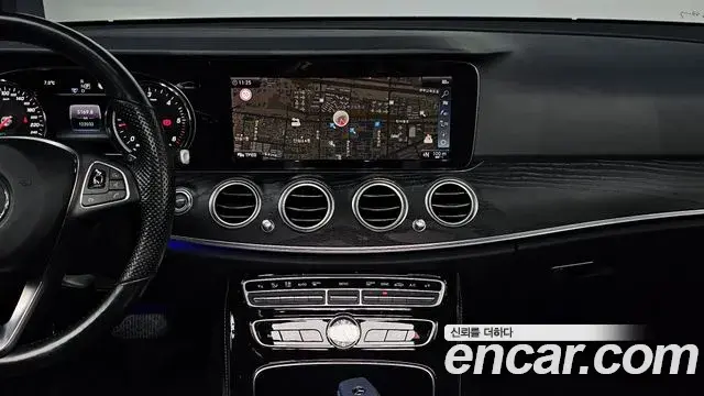 Mercedes-Benz E-Class 2018 — ფოტო 14/20