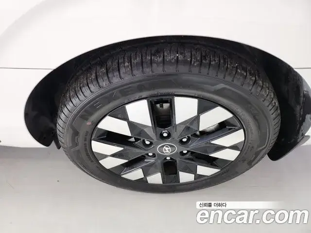 Hyundai Staria 2025 — ფოტო 17/20