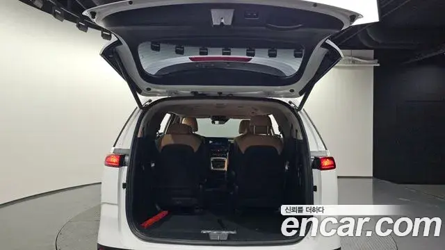 Kia Carnival 2022 — Фото 20/20
