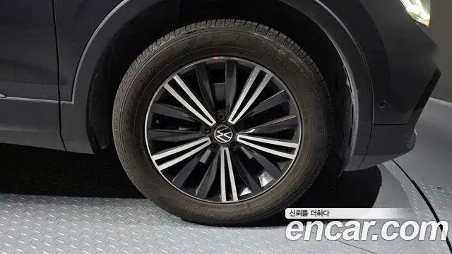 Volkswagen Tiguan 2021 — Şəkil 9/20