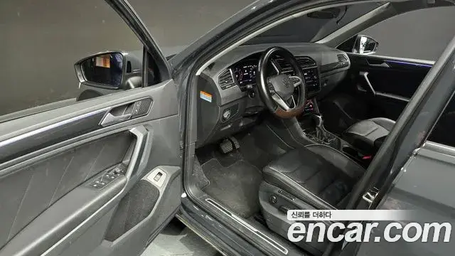 Volkswagen Tiguan 2021 — Şəkil 16/20