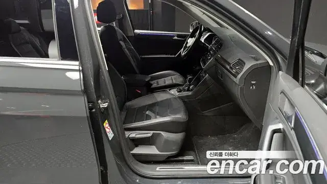 Volkswagen Tiguan 2021 — Şəkil 14/20