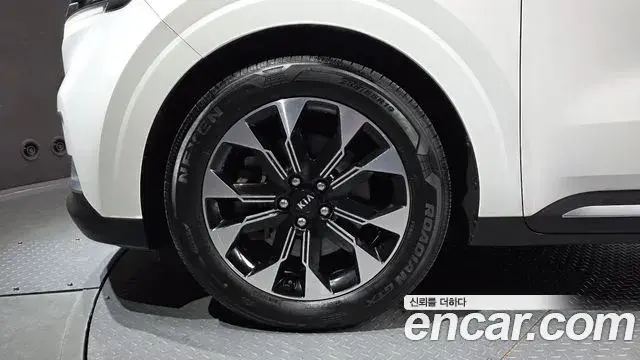 Kia Carnival 2020 — Фото 5/20