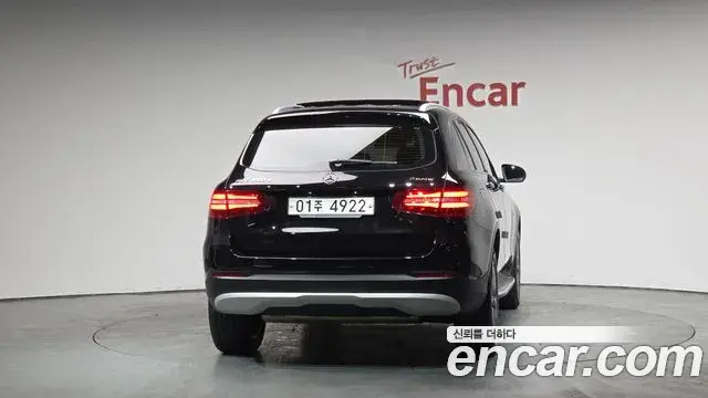 Mercedes-Benz GLC-Class 2018 — Şəkil 8/20