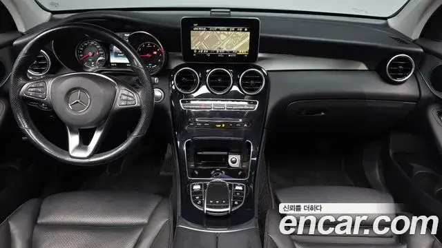 Mercedes-Benz GLC-Class 2018 — Şəkil 18/20
