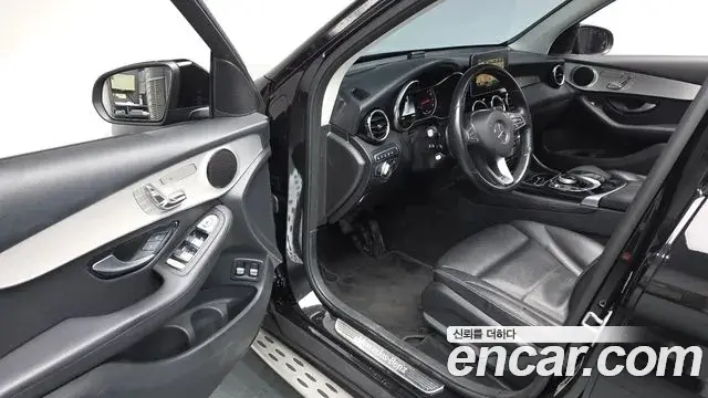 Mercedes-Benz GLC-Class 2018 — Şəkil 16/20