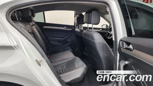 Volkswagen Passat GT 2021 — Şəkil 16/20