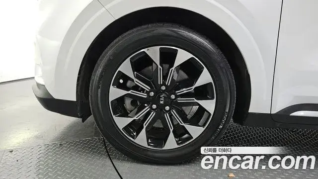 Kia Carnival 2021 — Фото 5/20