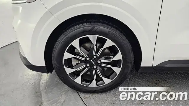 Kia Carnival 2021 — Photo 6/20