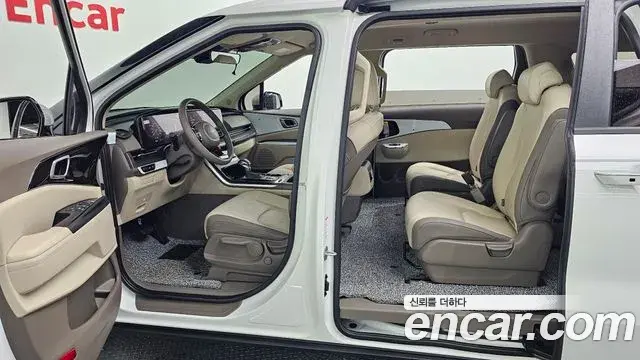Kia Carnival 2021 — Photo 17/20