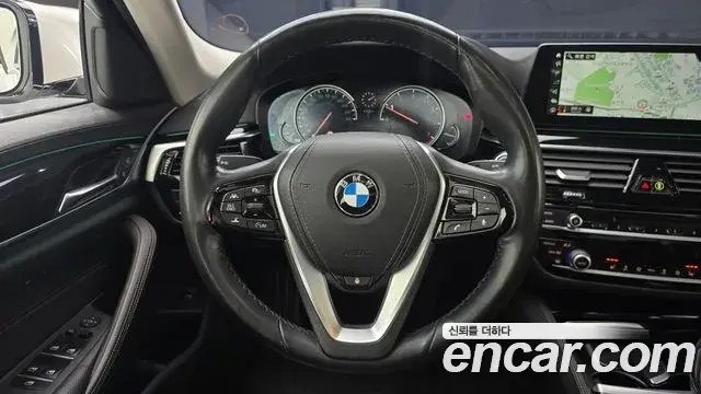 BMW 5 Series 2018 — Фото 13/20
