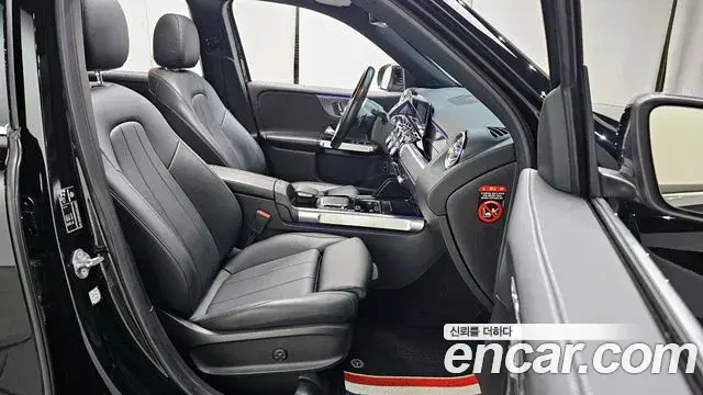 Mercedes-Benz GLB-Class 2021 — Фото 10/20
