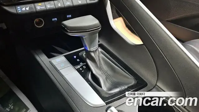 Hyundai The New Avante Hybrid 2021 — ფოტო 13/20