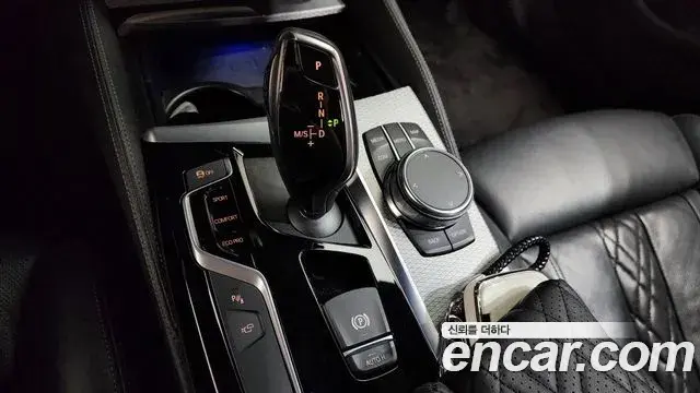 BMW 5 Series 2019 — Şəkil 9/20