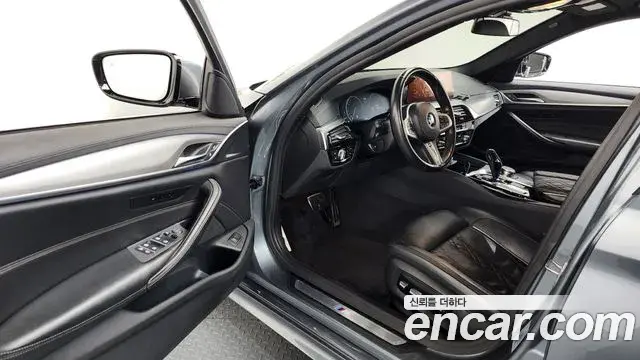 BMW 5 Series 2019 — Şəkil 11/20