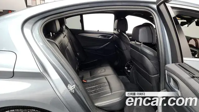 BMW 5 Series 2019 — Şəkil 13/20