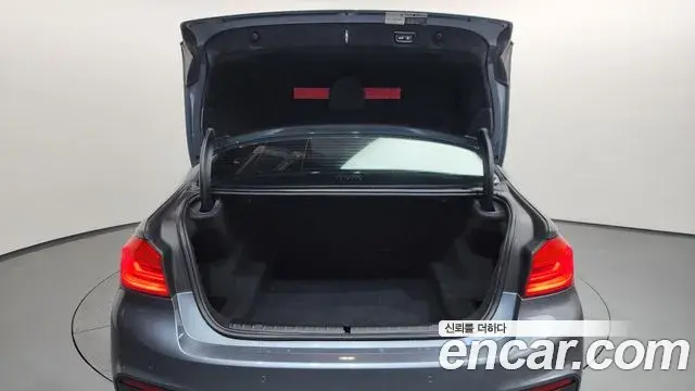BMW 5 Series 2019 — Şəkil 18/20