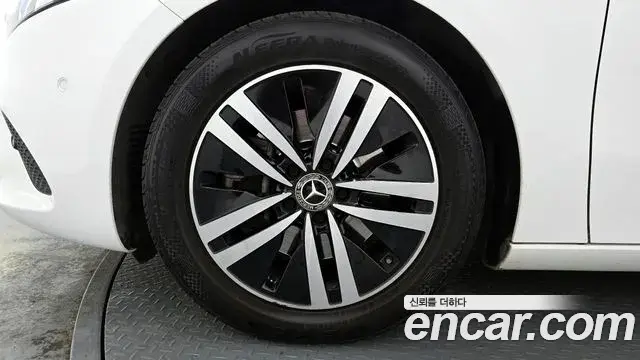 Mercedes-Benz A-Class 2021 — Şəkil 19/20