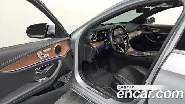 Mercedes-Benz E-Class 2021 — Фото 10/20