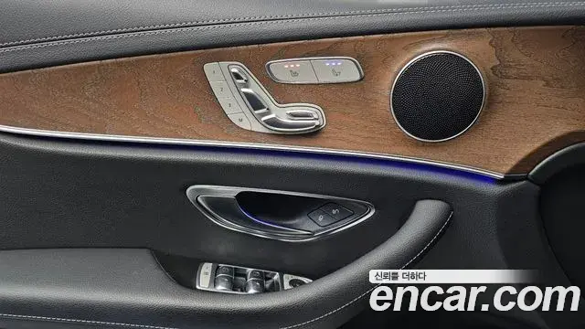 Mercedes-Benz E-Class 2021 — Фото 13/20