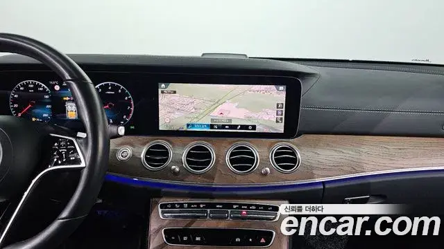 Mercedes-Benz E-Class 2021 — Фото 15/20