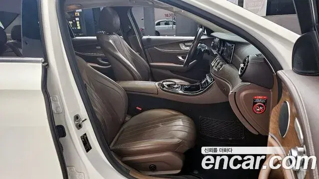 Mercedes-Benz E-Class 2019 — Фото 10/20