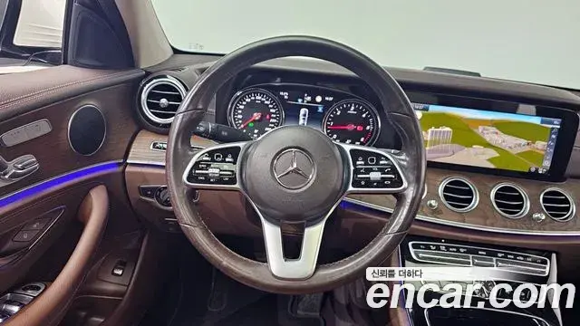 Mercedes-Benz E-Class 2019 — Фото 13/20