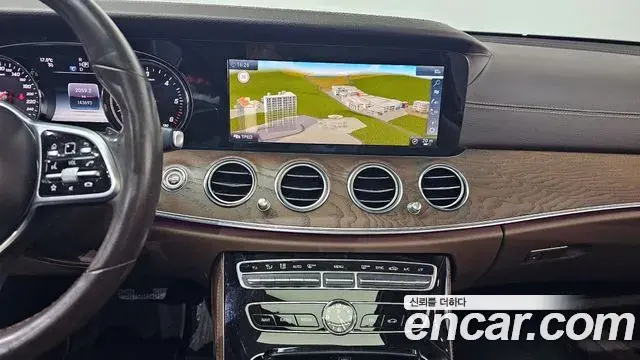 Mercedes-Benz E-Class 2019 — Фото 14/20