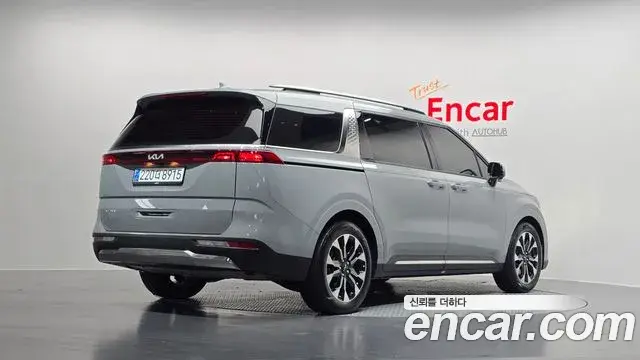 Kia Carnival 2023 — Фото 2/20