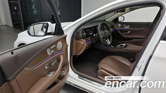 Mercedes-Benz E-Class 2020 — Фото 11/20