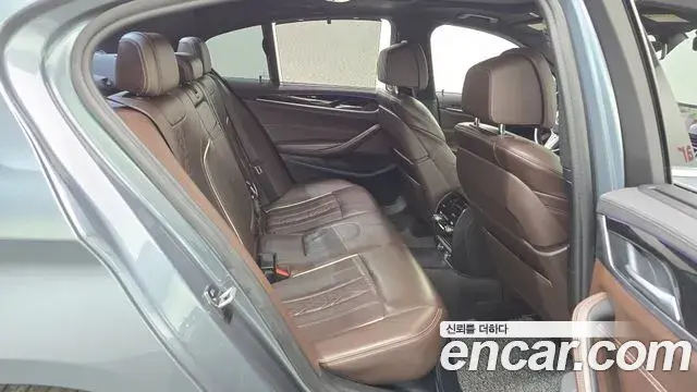 BMW 5 Series 2019 — Фото 12/20