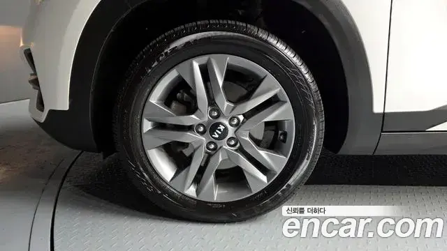 Kia Seltos 2021 — ფოტო 2/20