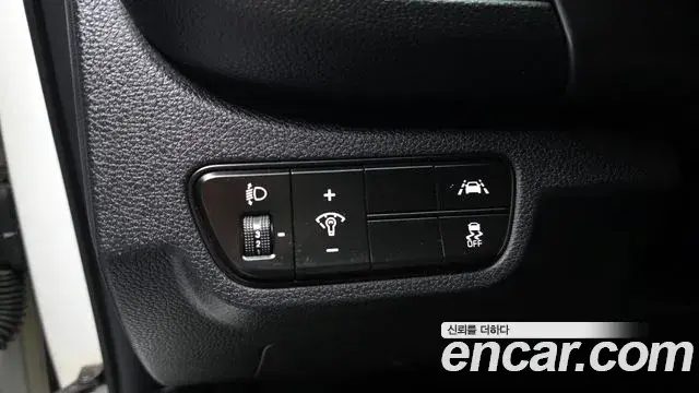 Kia Seltos 2021 — ფოტო 17/20