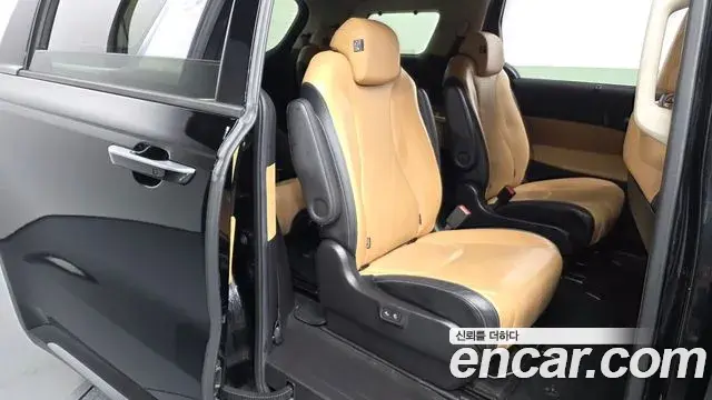 Kia Carnival 2021 — Photo 8/20