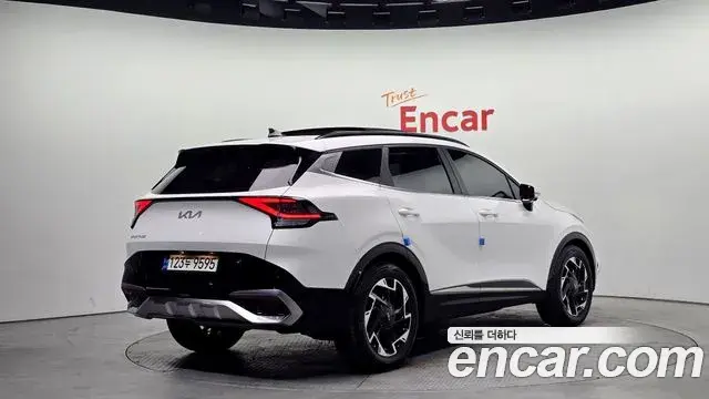 Kia Sportage 2021 — Фото 2/20