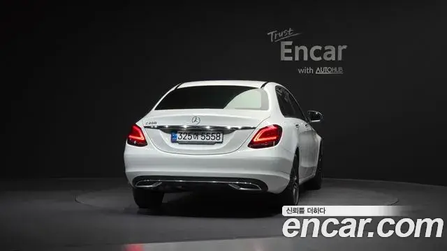 Mercedes-Benz C-Class 2020 — ფოტო 16/20