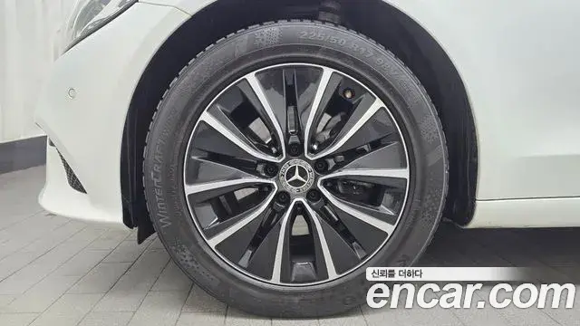 Mercedes-Benz C-Class 2020 — ფოტო 4/20