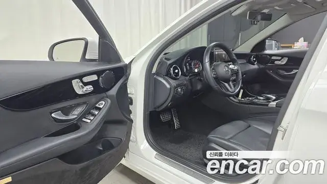 Mercedes-Benz C-Class 2020 — ფოტო 19/20