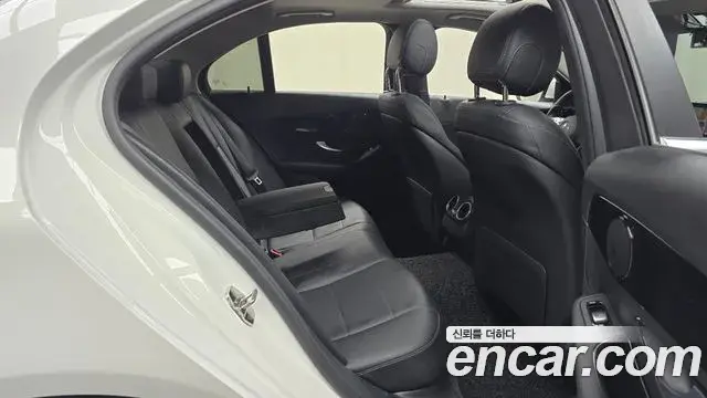 Mercedes-Benz C-Class 2020 — ფოტო 15/20