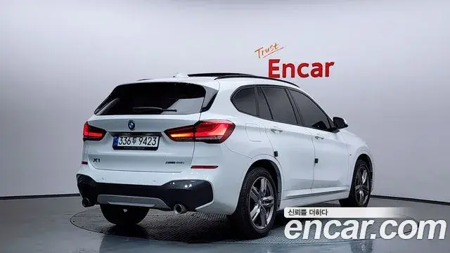 BMW X1 2021 — Şəkil 13/20