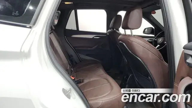 BMW X1 2021 — Şəkil 18/20