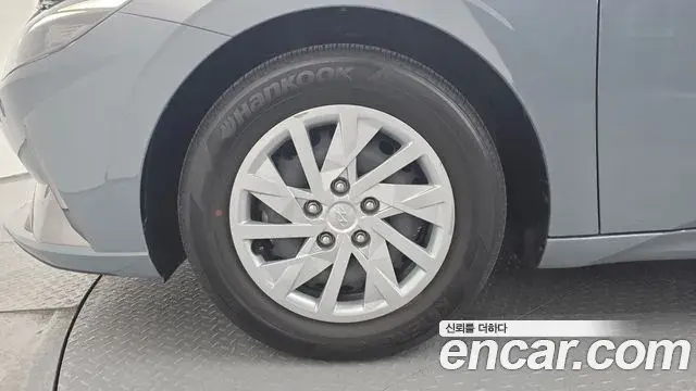 Hyundai The New Avante Hybrid 2022 — Photo 17/21