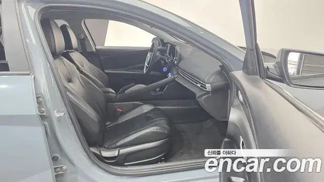 Hyundai The New Avante Hybrid 2022 — Photo 10/21