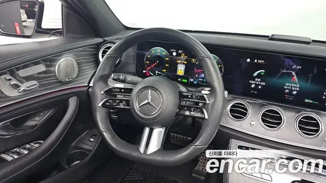 Mercedes-Benz E-Class 2021 — Фото 12/20