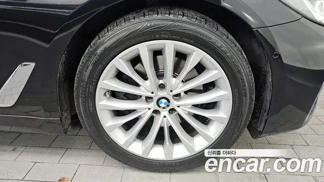 BMW 5 Series 2021 — Şəkil 7/33