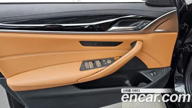 BMW 5 Series 2021 — Şəkil 14/33